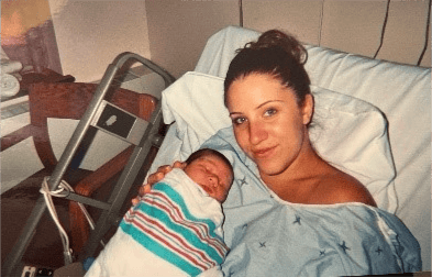 Noelle con el bebé Luke